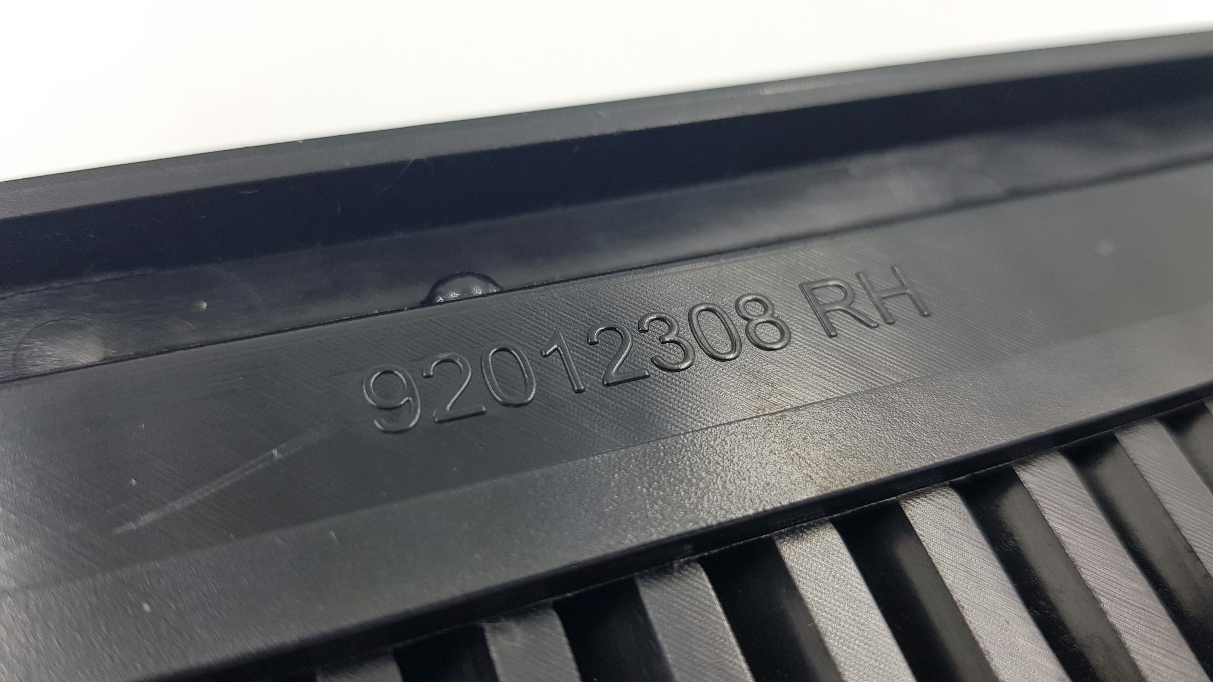 Rear Quarter Vent with Mounting Clips for Holden Commodore VH - Image 4